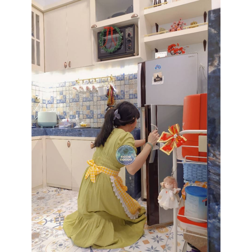 CELEMEK Masak Ala CINDERELLA / Apron LUCU KELILING RENDA Motif Kotak Gingham by Ismi Store (A5)