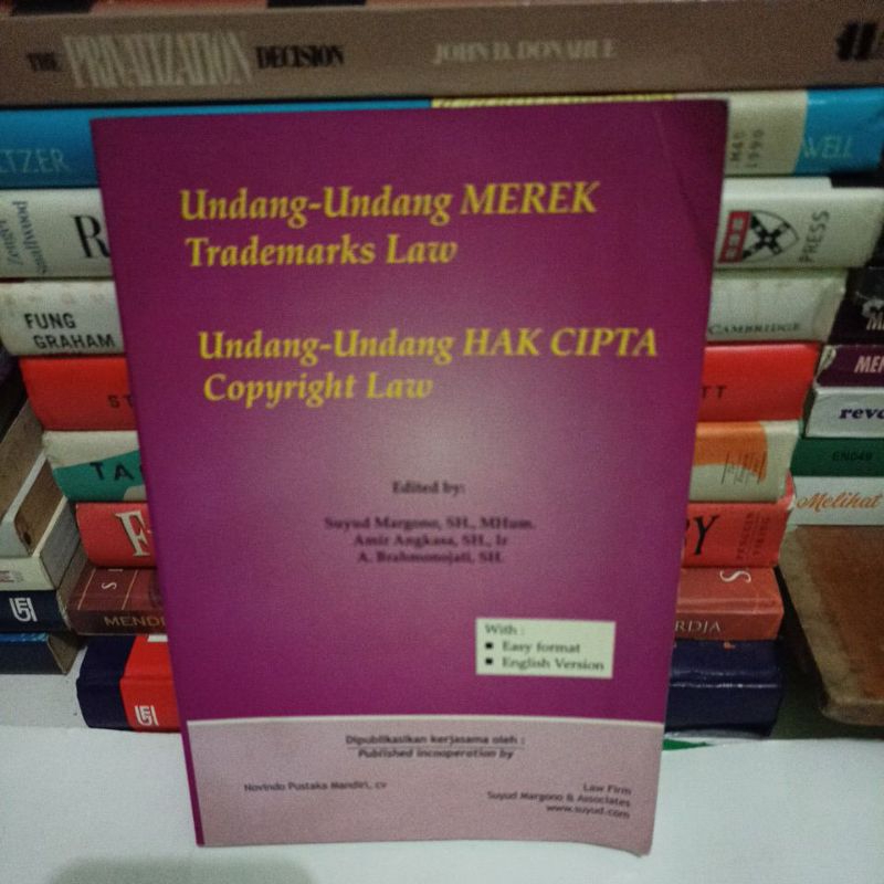 Buku undang undang merek trademark law & UU hak cipta copyright law