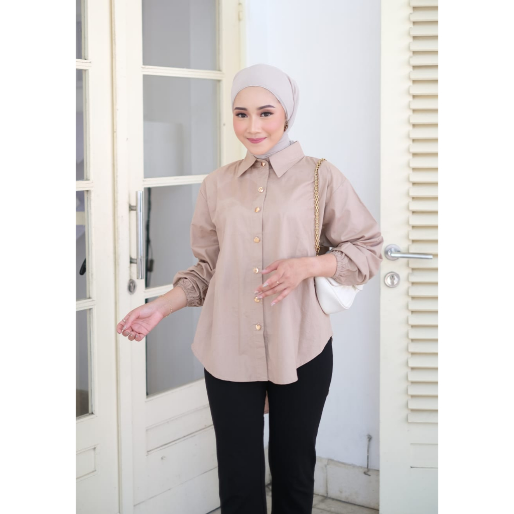 Kemeja Laura Jumbo - Kemeja Wanita - Kemeja Oversize - Katun Poplin Model Pinguin Full Kancing Depan Ld 120cm Polos Basic