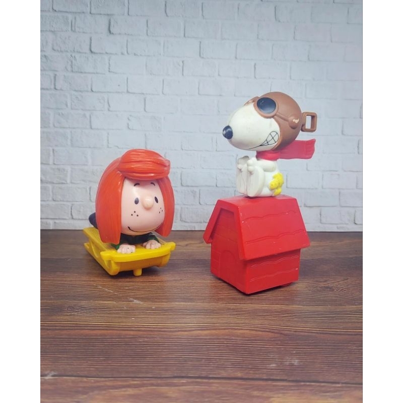 Snoopy and Peanuts friend happy meal mcd kfc set 2pcs