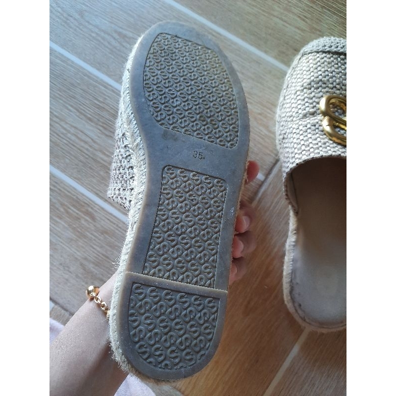 sendal slip on Buttonscarves