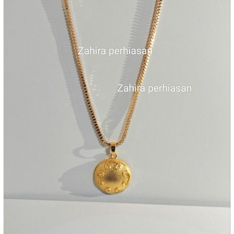 kalung wanita Milano motif emas liontin bola titanium 90