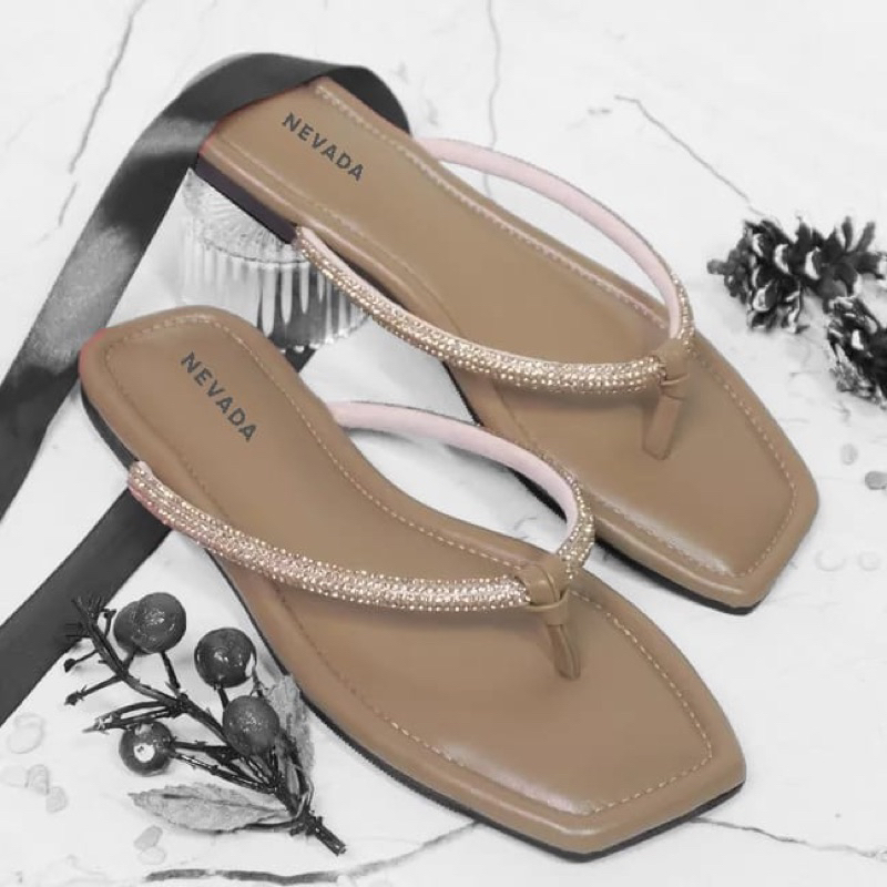 ANGEL Sandal Wanita Jepit Blink Kristal Size 37 - 40 Sendal Teplek Flat Cewek Pergi Jalan Rumahan Warna Hitam Black Pink Kunyit ALL Japit Rumah Anti Slip Empuk Premium 37 38 39 40 Perempuan Kekinian Terbaru Shoes Valendino Store