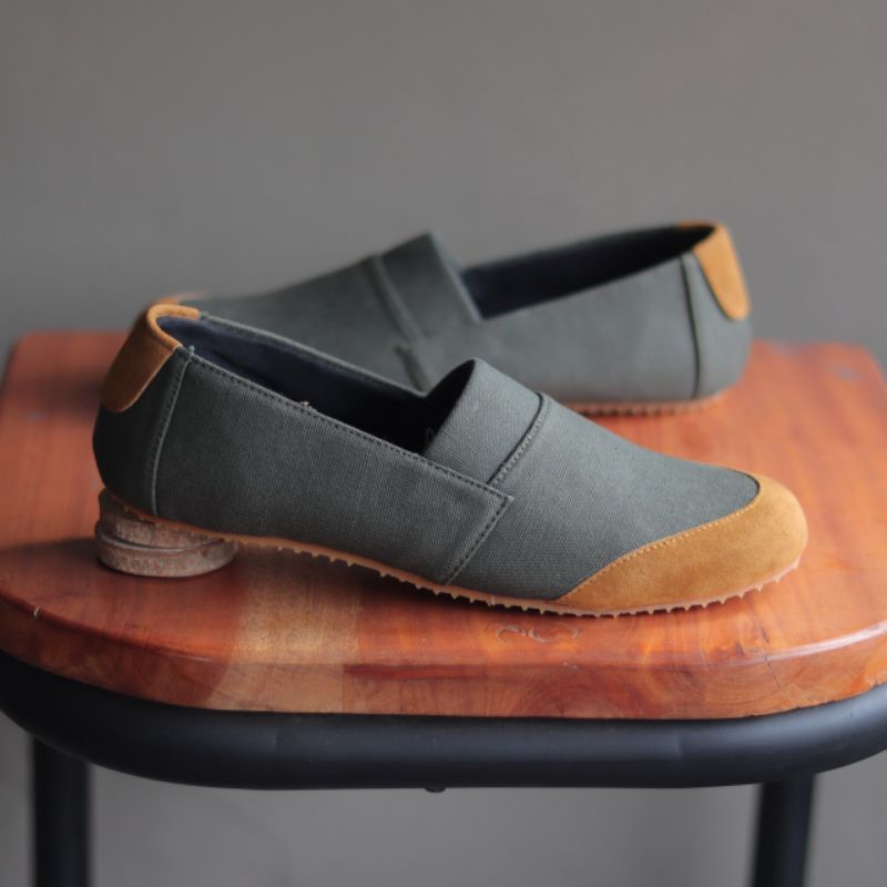 Sepatu Slip On Pria Casual Formal Kanvas Kerja Kuliah Kondangan