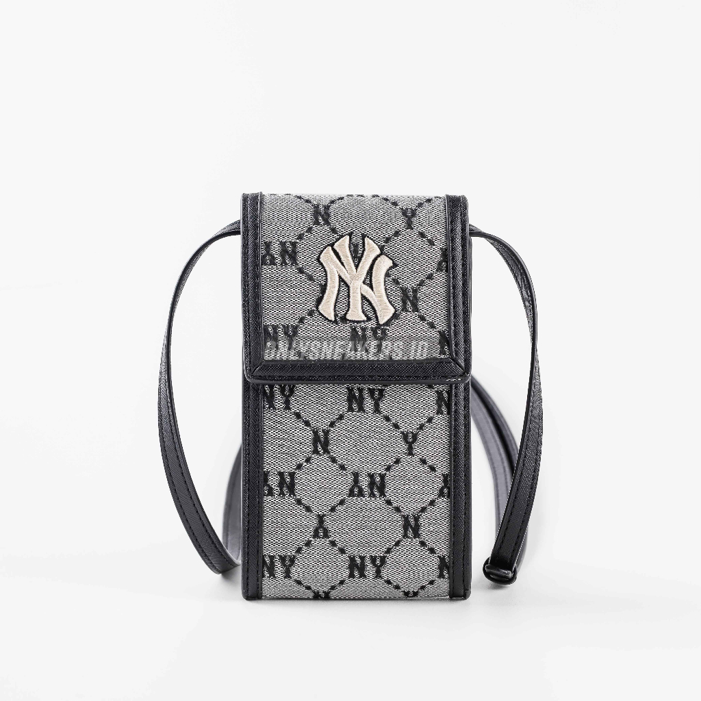 MLB NEW YORK MONOGRAM DIAMOND JACQUARD PHONE BAG IN GREY