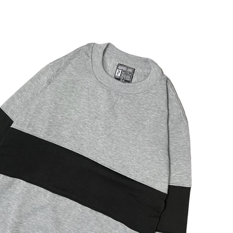 PHOMPPHIESS Sweater Crewneck Abu Muda Strip Hitam Sweater Kombinasi Pria Wanita