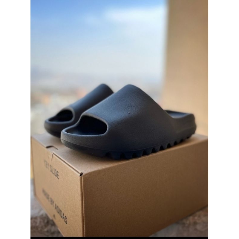 YEEZY SLIDE 'ONYX'