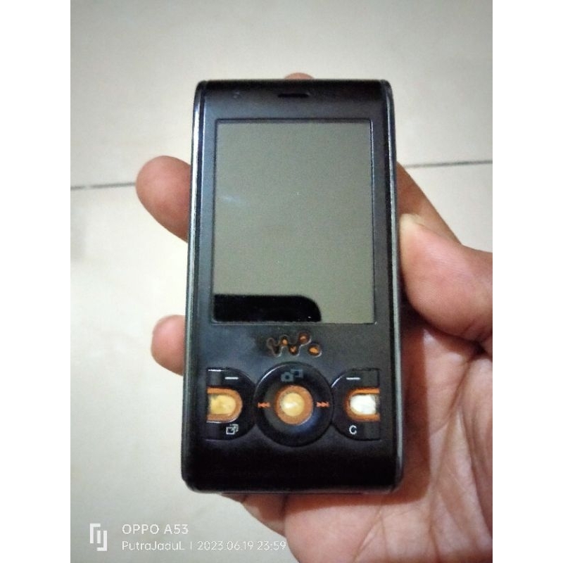 Sony Ericsson W595 i Slide Bahan Original Mulus Jadul Langka Utuh Unik Imut Nostalgia Speaker Bass J