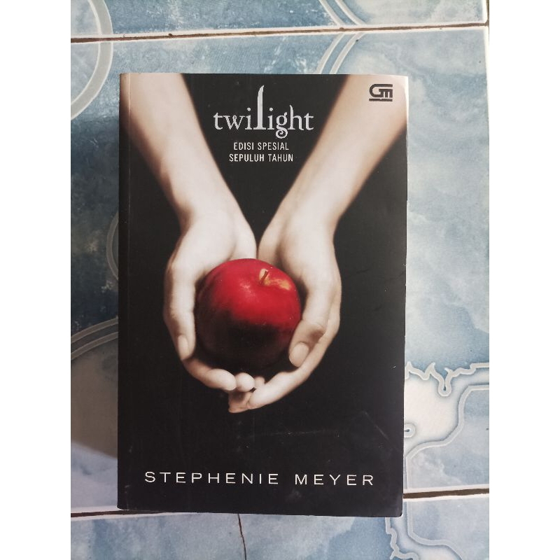 Original Twilight Edisi Spesial Sepuluh Tahun Life and Death Hidup dan Mati karya Stephenie Meyer