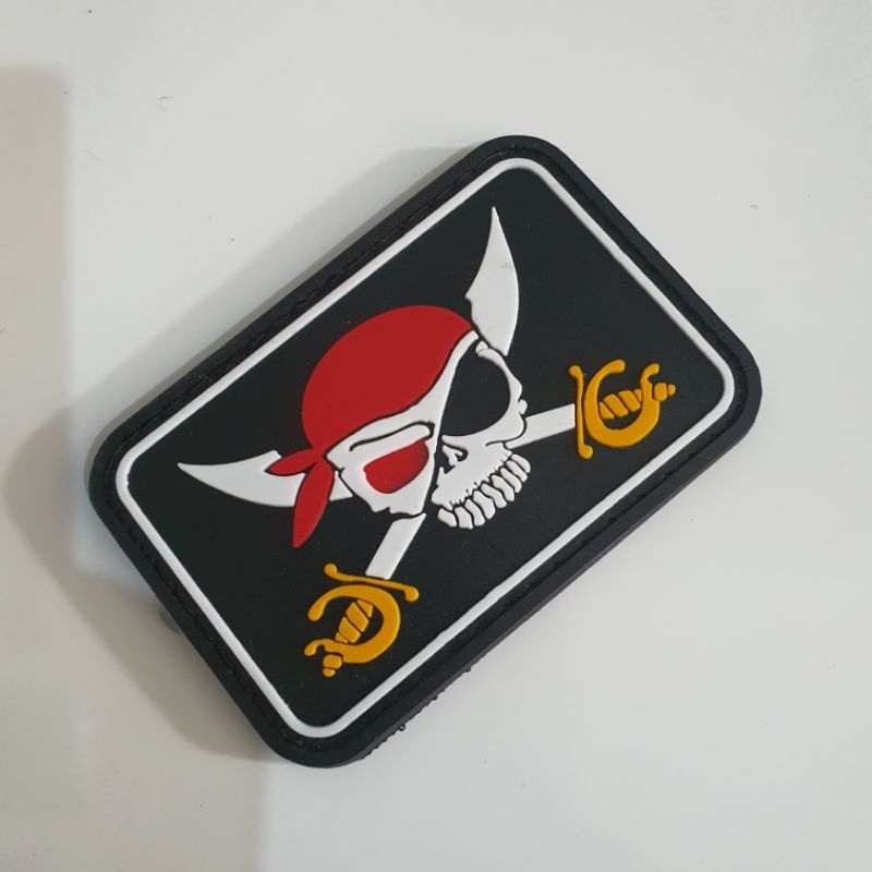 patch rubber logo tengkorak bajak laut putih / tempelan emblem karet velcro