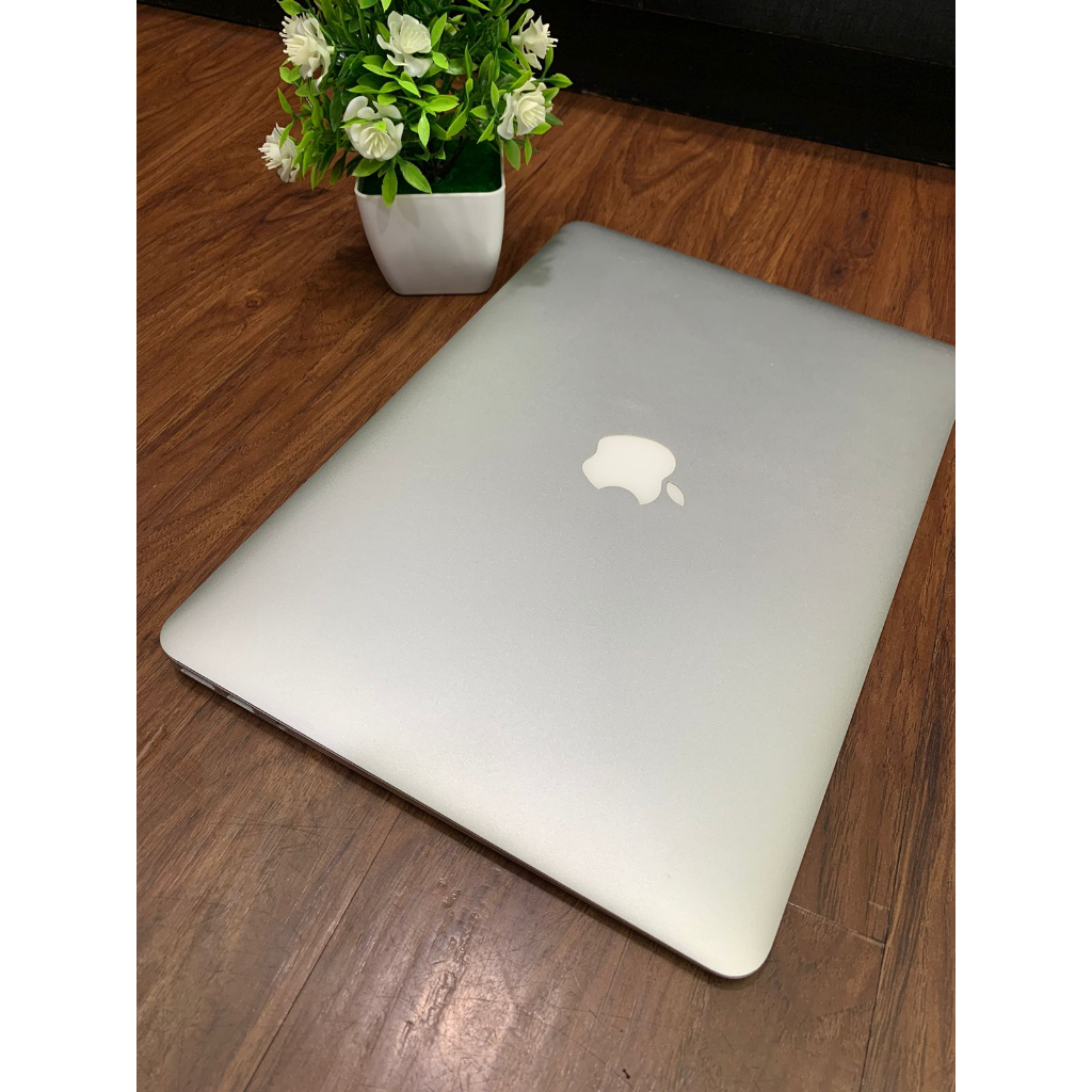 Macbook Air 13-inch Ci5 Ram 8GB SSD128GB Mulus