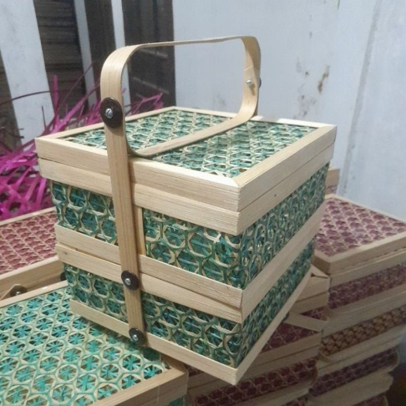

hampers kotak bambu 25x25xtinggi badan susun 22cm bahan anyam bambu