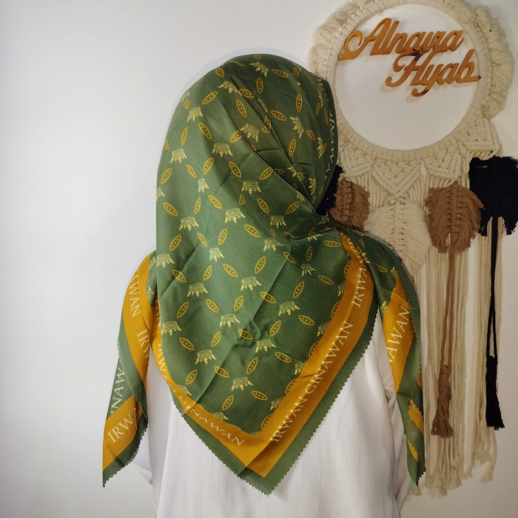 HIJAB SEGIEMPAT VOAL MOTIF IRWAN GINAWAN