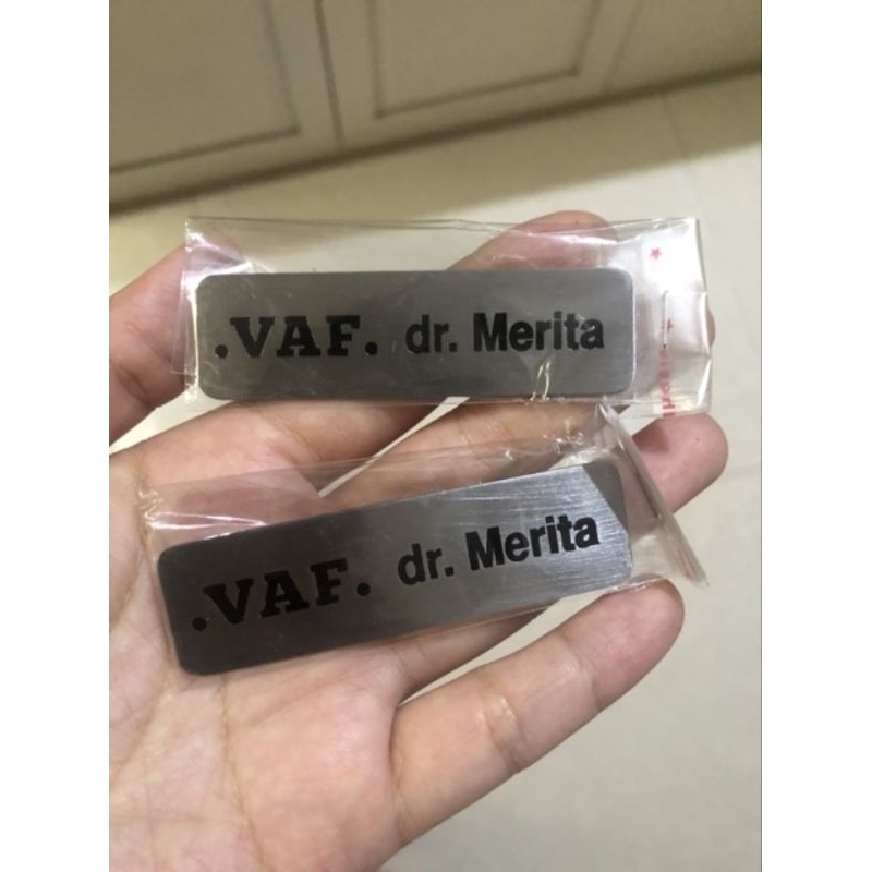 

nametag satuan silver dan gold grafir