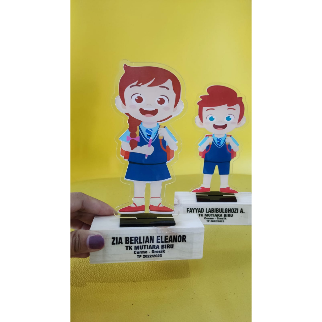 Plakat wisuda akrilik (tatakan kayu)/ Kado wisuda Piala wisuda termurah Wisuda Murah/Souvenir wisuda TK &amp; PAUD