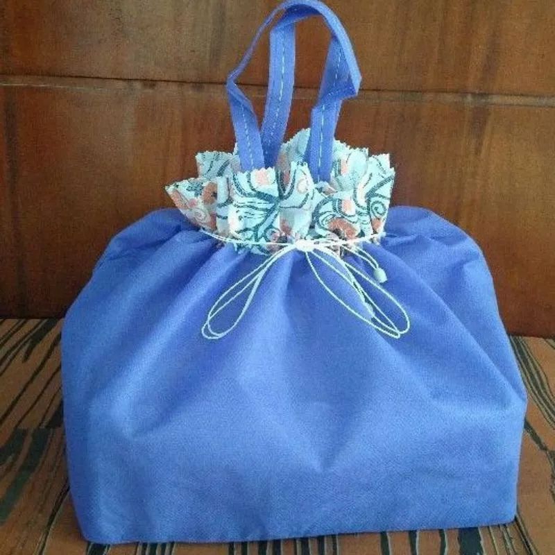 

HARGA PER BIJI || 45 GSM || TAS BERKAT TAS HAJATAN KOTAK NASI 22 22 POLOS TEBAL RANDOM