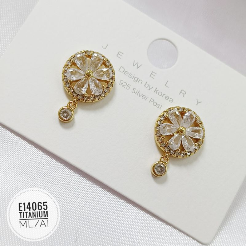 Anting tusuk titanium bunga permata zircon E14065