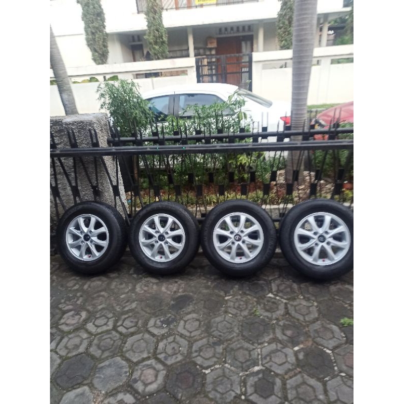 4 Velg R14 PCD 114+Ban 175/65 carry avanza xenia futura panther kijang esteem aminity
