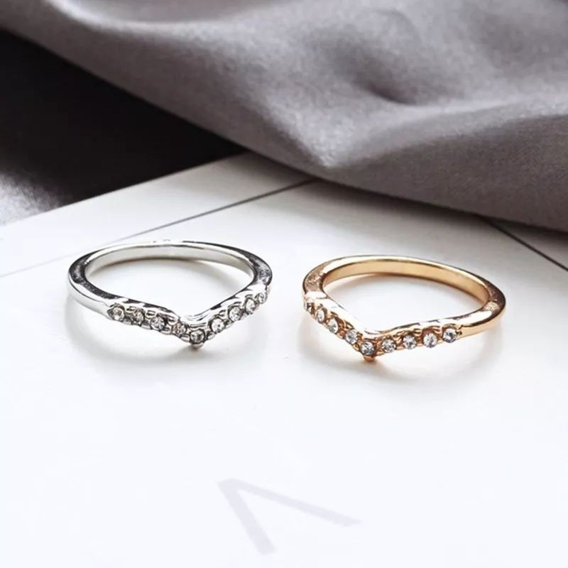 CINCIN FUJI TITANIUM AKSEN BERLIAN / Cincin Bentuk V 2 Warna Gaya Simple Untuk Wanita