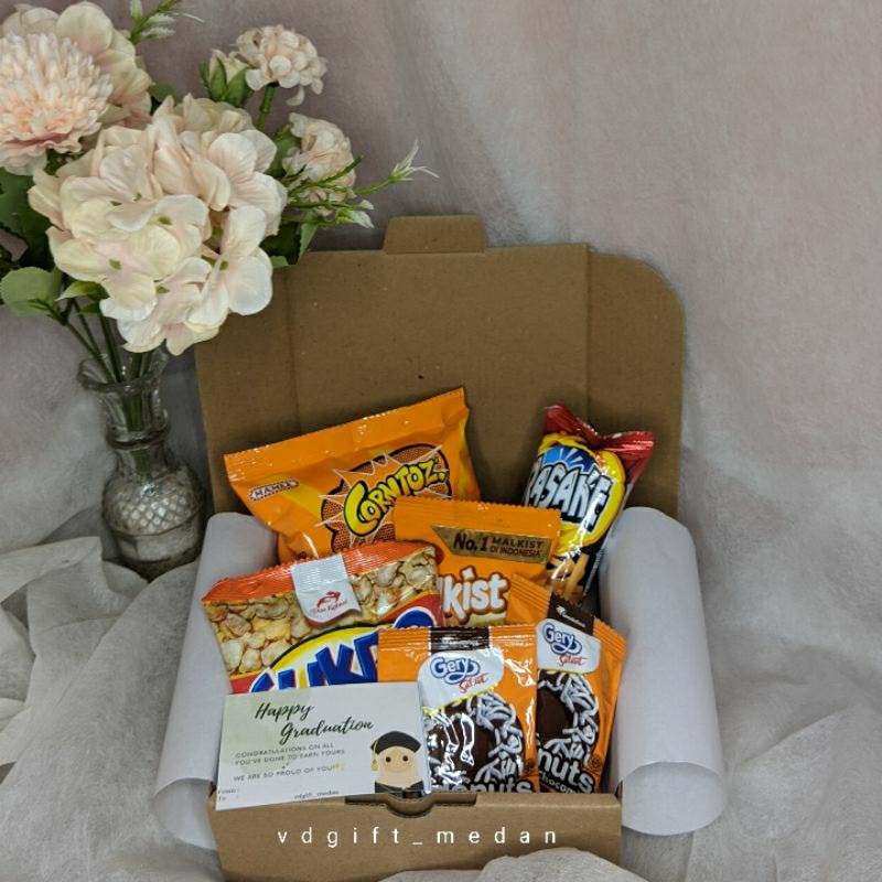 

HAMPERS SNACK | SNACK BOX | HADIAH WISUDA | HADIAH ULANG TAHUN | GIFT ANNIVERSARY