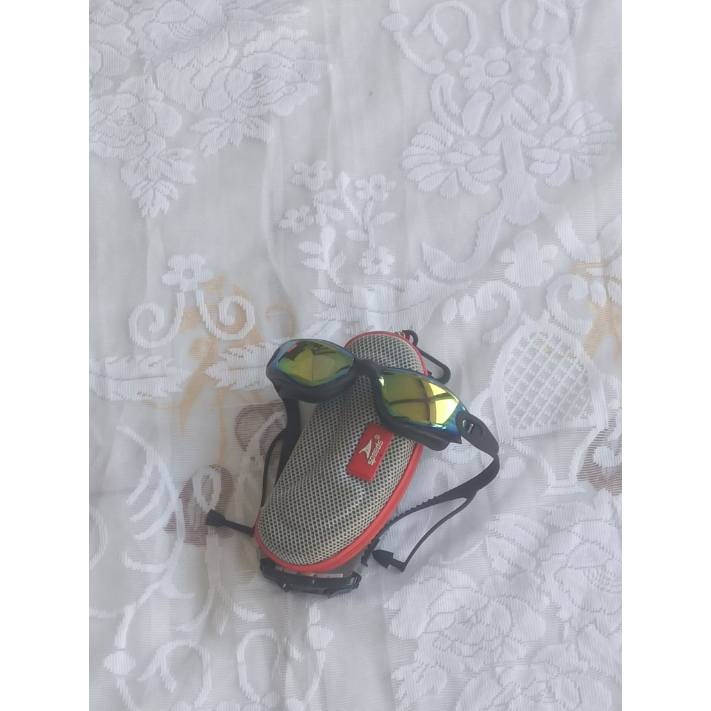 PRELOVED Cuci Rumah Kaca Mata Renang