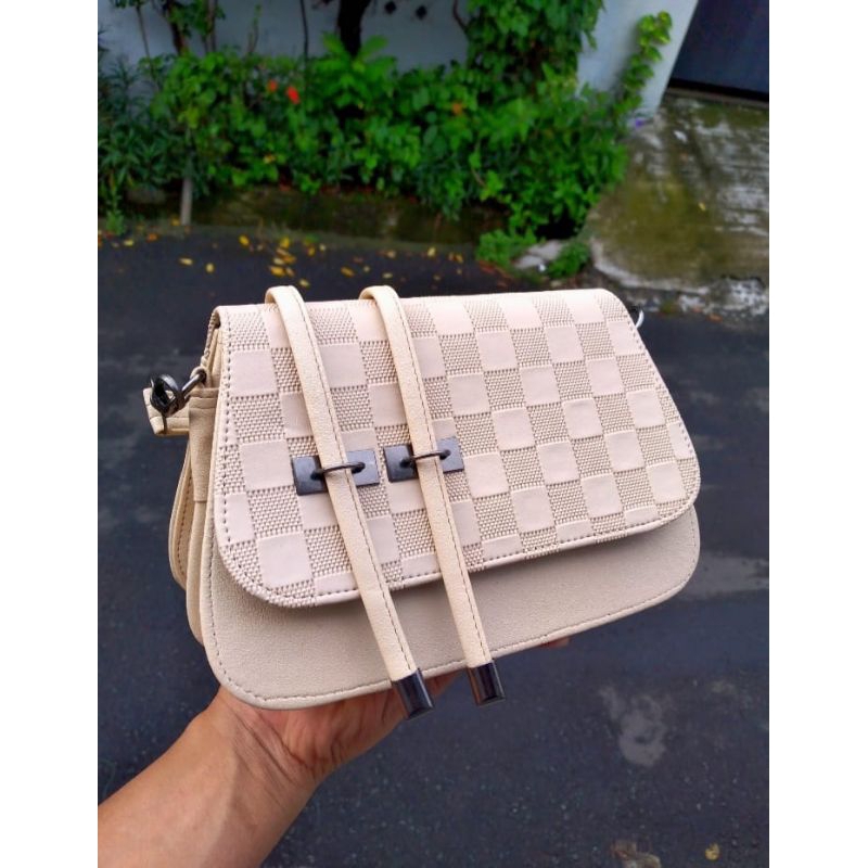 Tas selempang bahu wanita marvel embos kotak gawang dua ruang