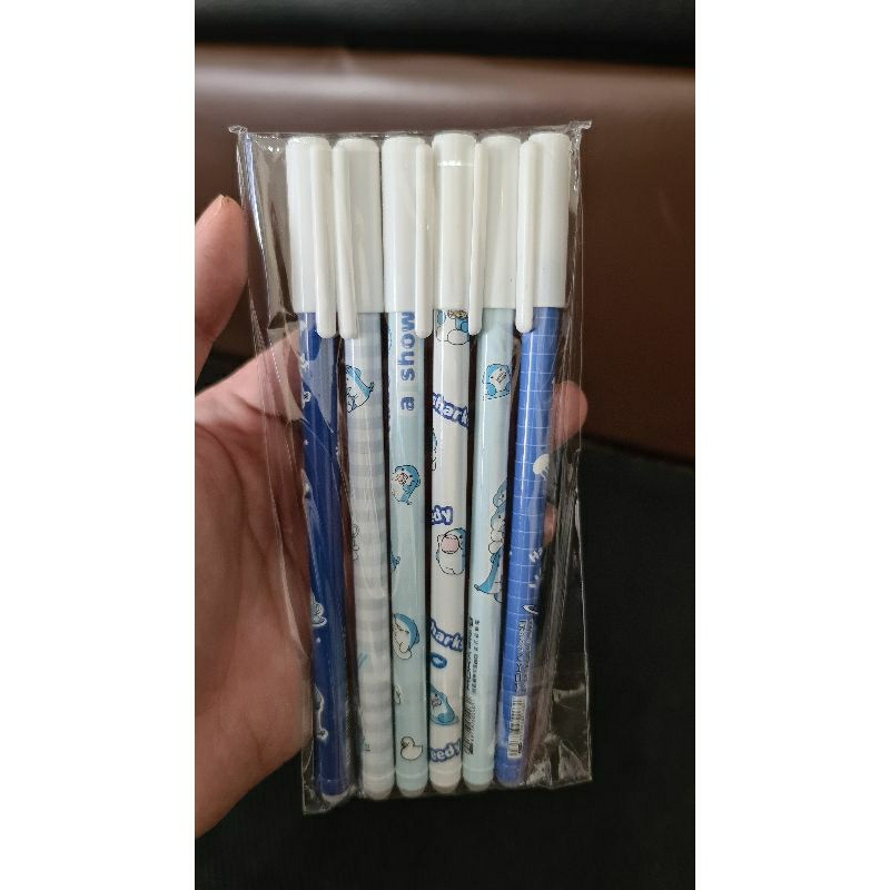 

Pulpen bolpoin hitam motif kartun bisa dihapus