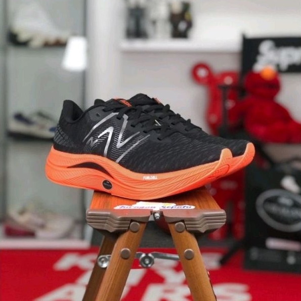 New Balance FuelCell Propel v4 &quot;Black/Dragonfly&quot;