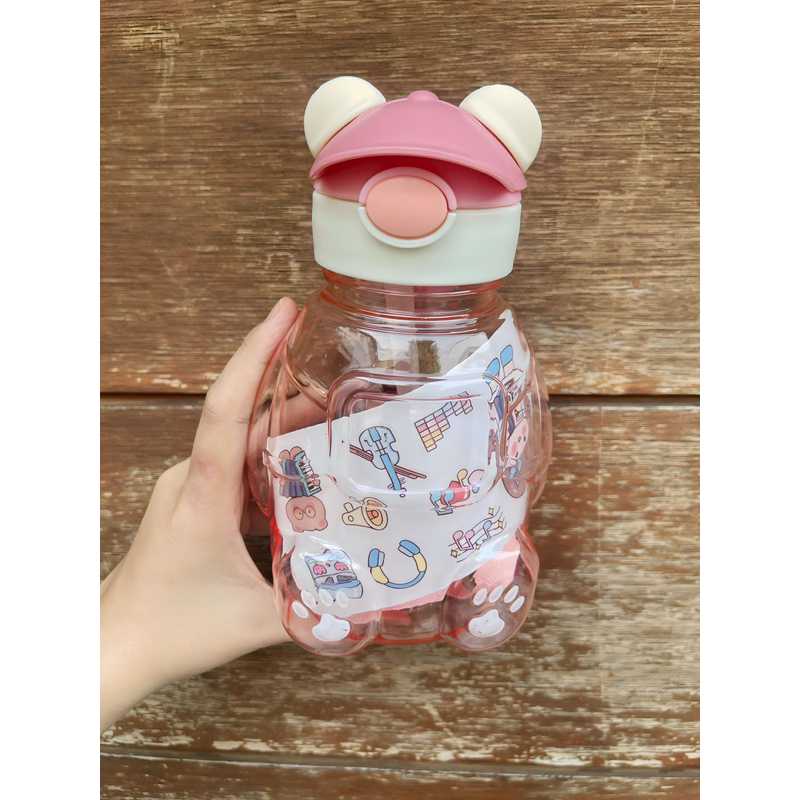 Botol Minum Anak Karakter Beruang Topi - Tempat Air Minum Anak 650ML - Botol Air Dengan Tali Selempang Free Sticker 2D&amp;3D