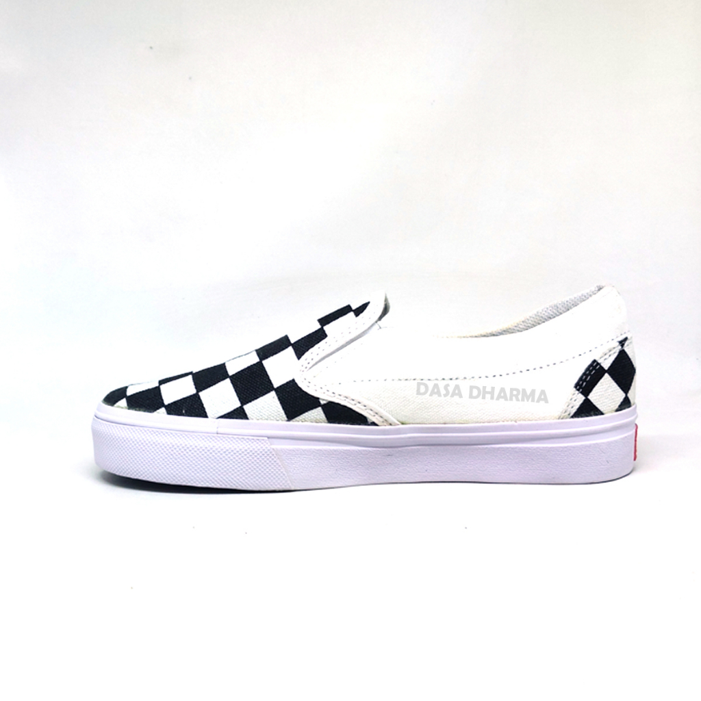 Sepatu Vens Slip On Catur Pria Sneaker Kasual Canvas Hitam Putih Size 36 - 43