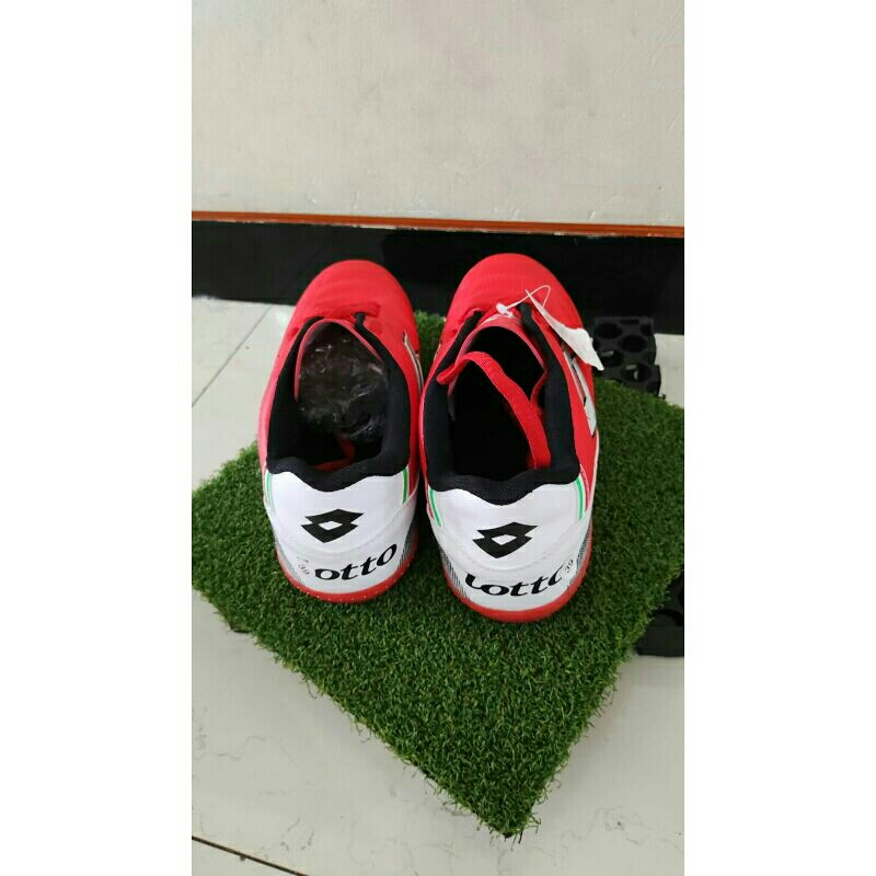 sepatu futsal lotto