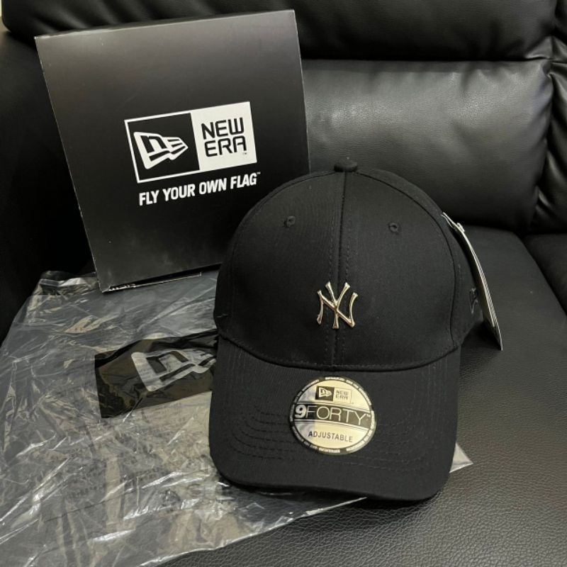 TOPI MLB BLACK METAL LOGO