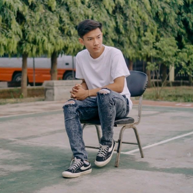 Celana Jeans Pria Sobek Lutut Snow // Jeans Ripped Snow