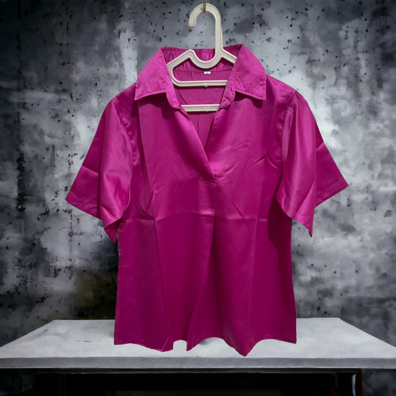 Blouse Satin/Atasan Satin/Kemeja Kantor/Atasan V-Neck/Blouse Satin Lengan Pendek/Blouse Tangan Pendek