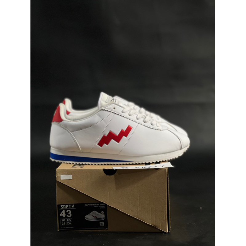 SAPTY ORIGINAL- Sneakers Classic White Low Bahan Leather, Sepatu Klasik Pria Wanita, Sepatu Lokal OriginaL, Sepatu Olahraga Ori, Sepatu Pria, Sepatu Sekolah, Sepatu Kets, Sepatu Lari Jogging