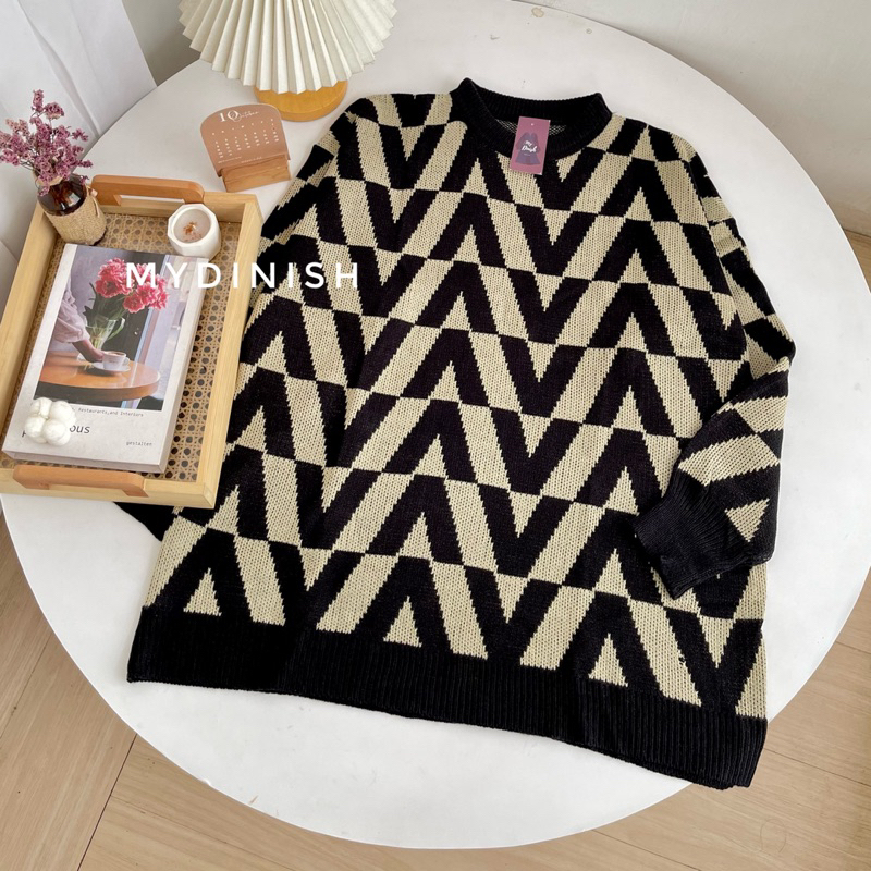 Vivia Oversize Sweater Rajut Wanita Motif Huruf V