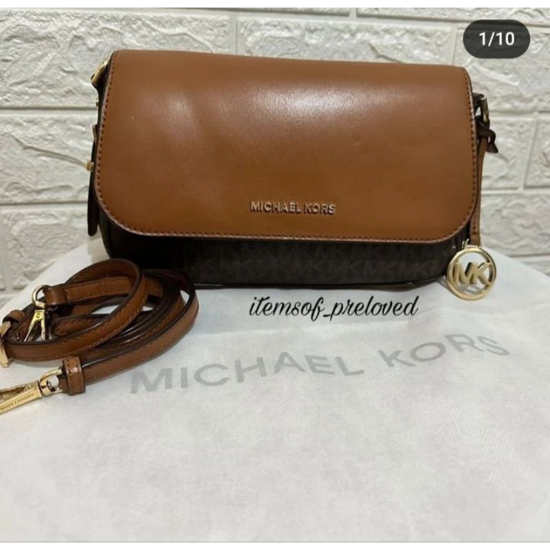 1611 MK Bedford Legacy Crossbody