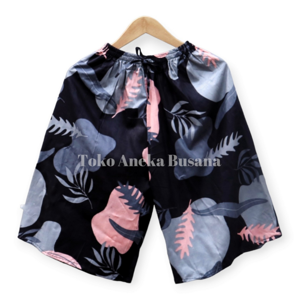 Celana Pendek 3/4 Wanita Dewasa