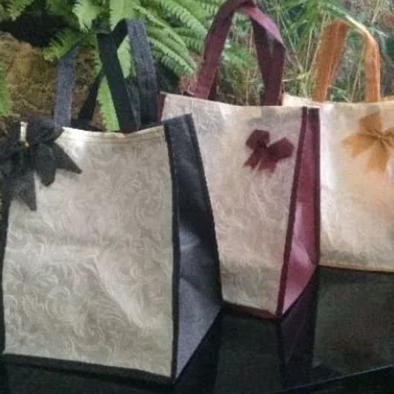 tas hajatan embos premium dus 22x22 per lusin