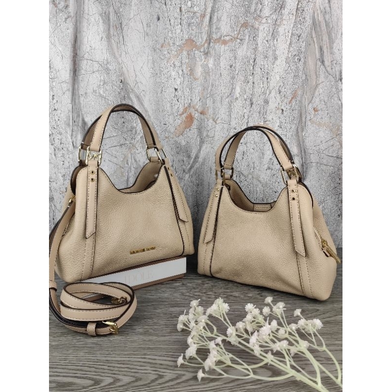 MK Arlo Small Leather Cream