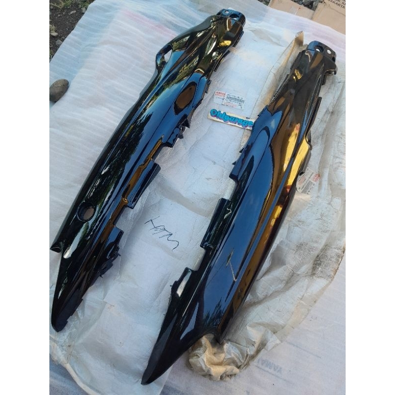 COVER BODY BODI HITAM KANAN KIRI HALUS FIZR 4US ORIGINAL YGP