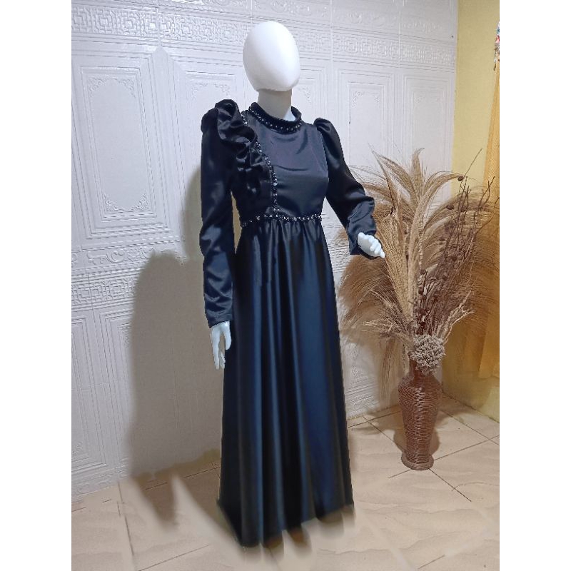 dress hitam elegan