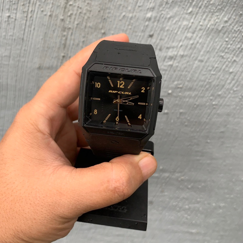 Jam tangan ripcurl rifles analog black gold