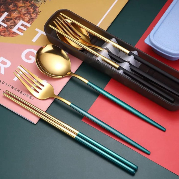 

Promo BMW Kitchen Ware - Travel Set Cuterly Tempat Sendok Garpu Sumpit Makan - Hijau Diskon