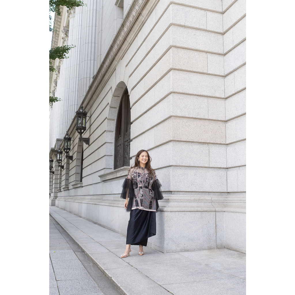 Aura Label - Sora Outer in Black