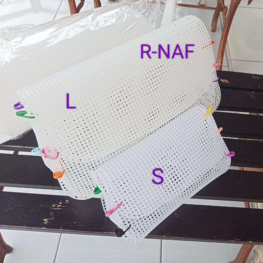 Kanvas Plastik / Plactic Canvas Clutch /  Canvas lembaran/ jaring tas rajut