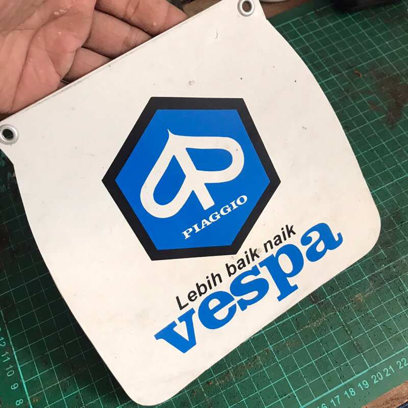 mudflap/ kepet vespa lebih baik naik vespa
