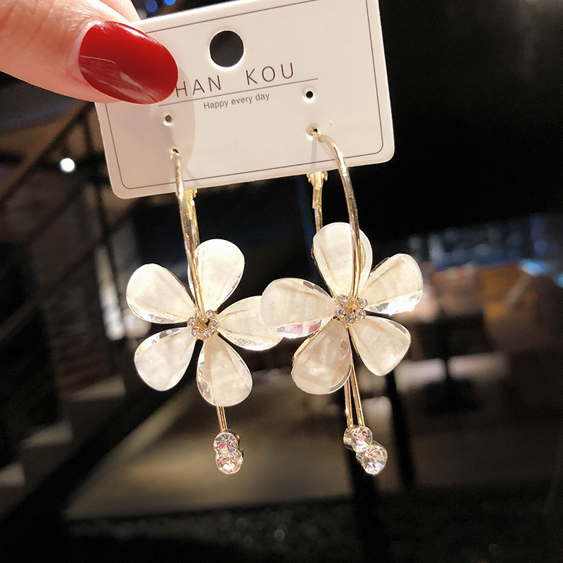 Anting Bunga Daisy Glossy Model Jepang Cantik Terbaru