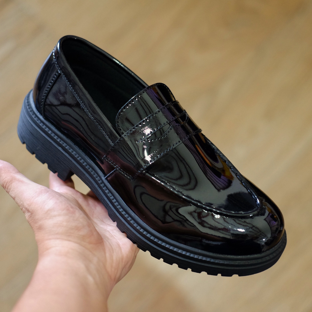 Sepatu Boots Wanita Loafers Hitam Glossy LUCY BLACK by OXWALKER