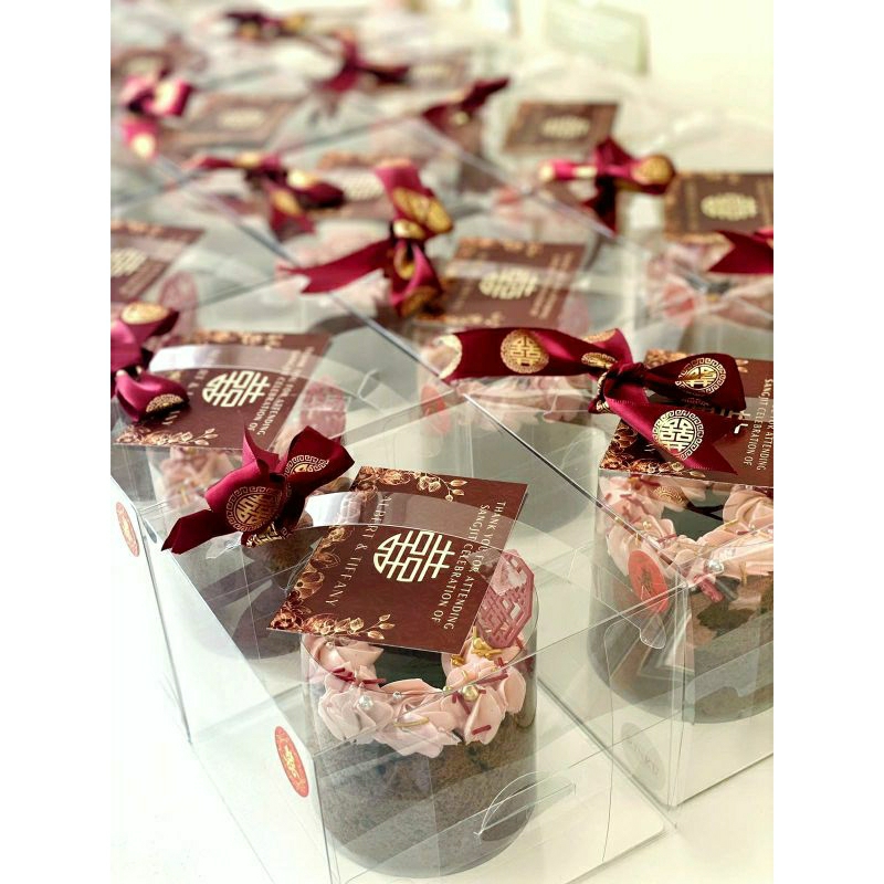 

Hampers Chiffon Cake // SOUVENIR PREMIUM // HAMPERS PREMIUM // HAMPERS ULANG TAHUN // WEDDING HAMPERS